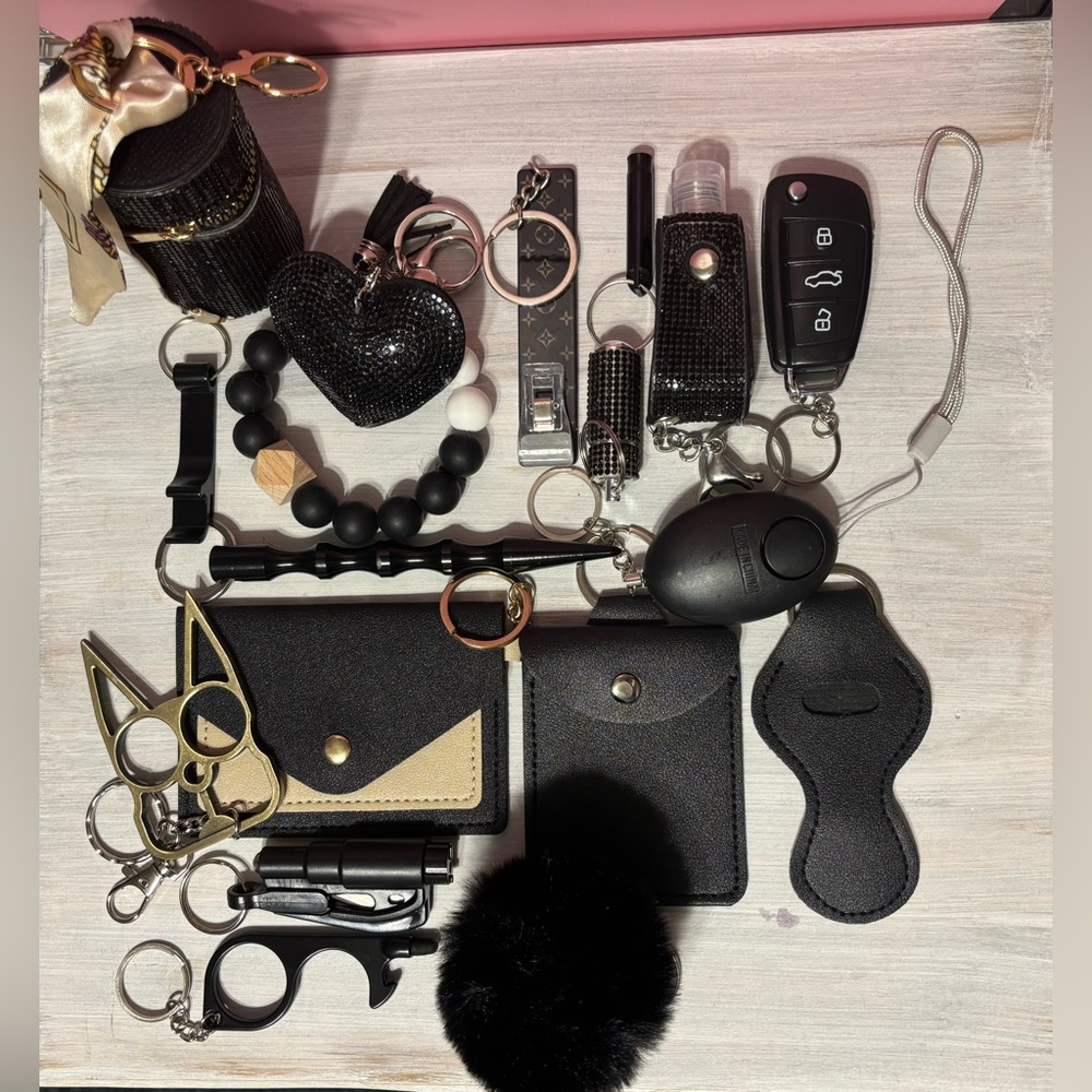 18 Pc Black Rhinestone Wallet Keychain Self Defense Kit w/Flashlight